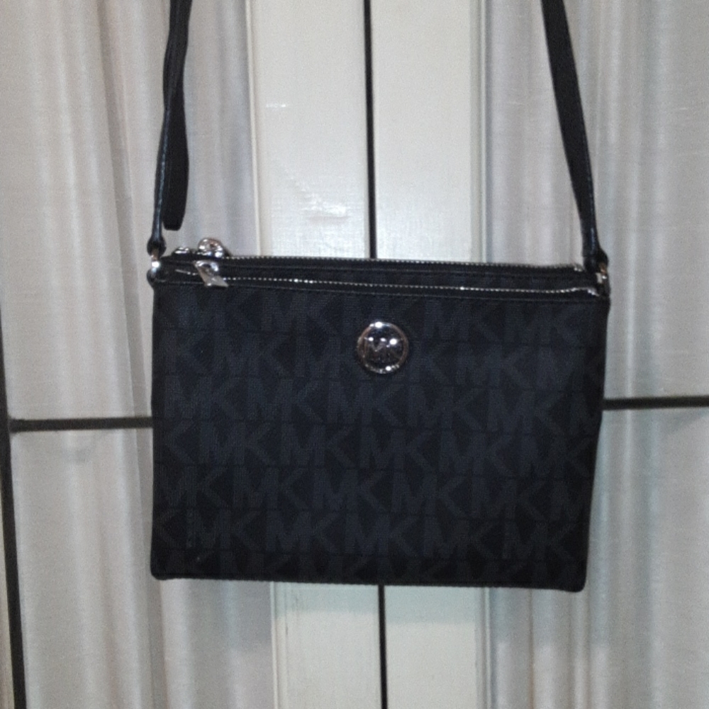 Michael Kors Like New Small Compact Shoulder Bag